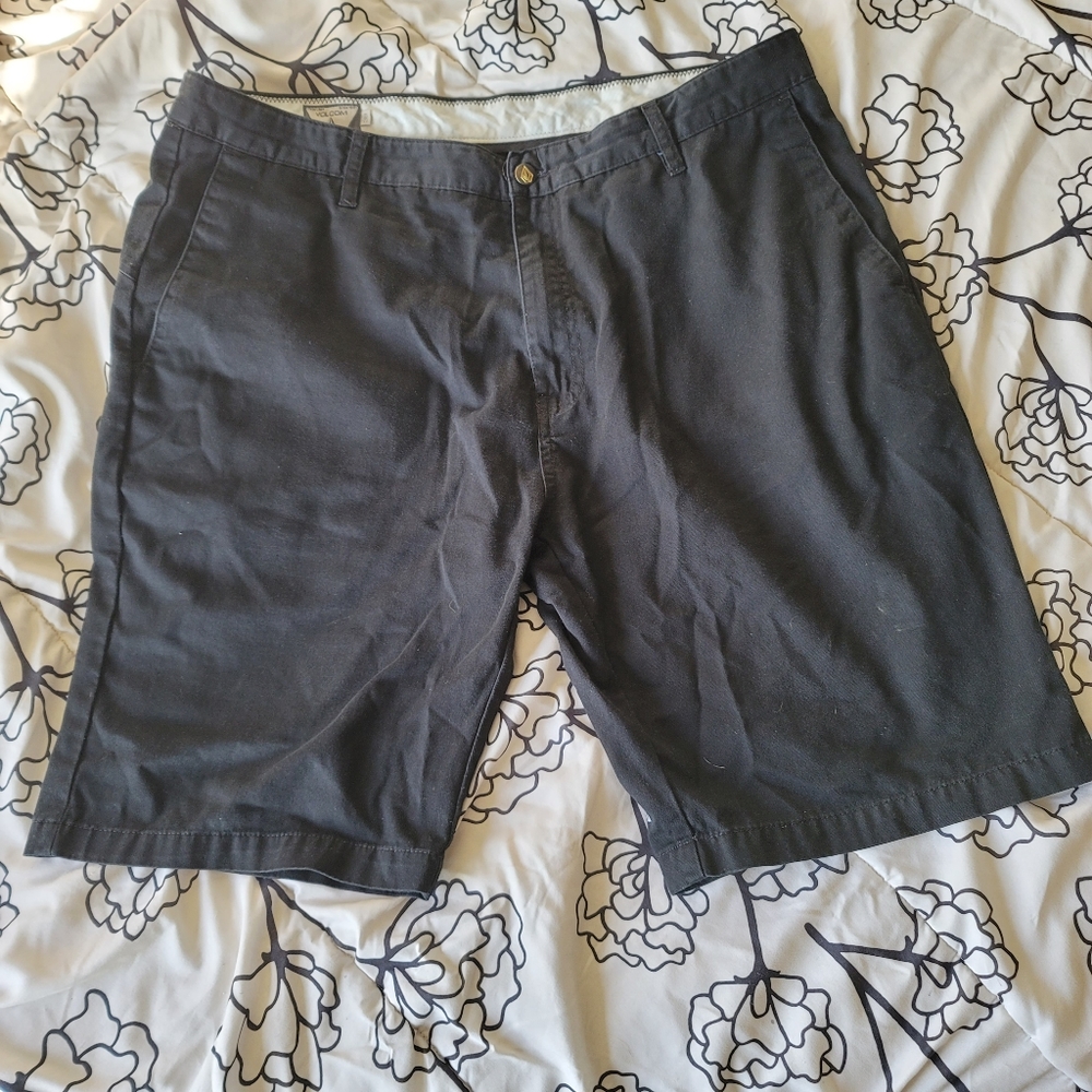 Black Volcom Shorts Size 38